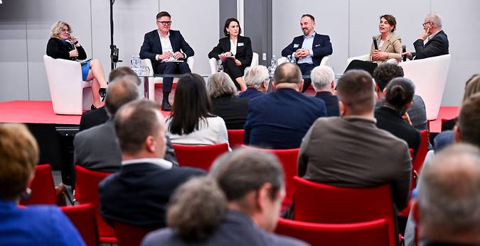 Plastpol 2026 z najnowszymi raportami, debatami o branży i spotkaniami B2B